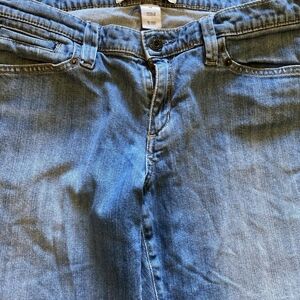 Gap Women’s Capri Jeans Size 12 • Medium Wash •